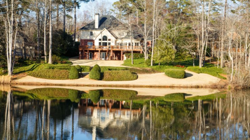 Everything You Need To Know About Buying a Lake House [2024]